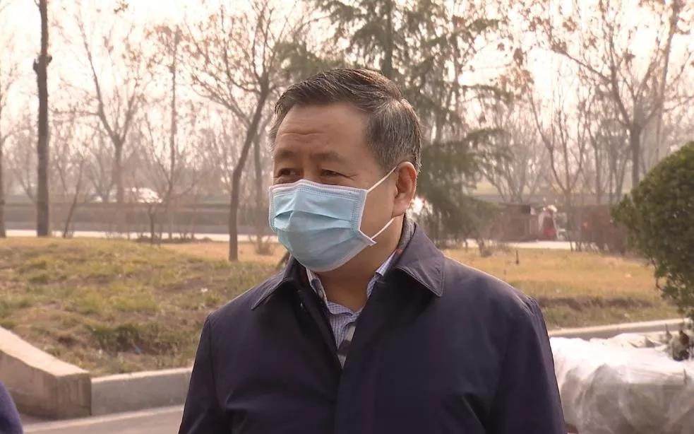 1月28日,农历正月初四,县委书记杨保春在督导新型冠状病毒感染的肺炎