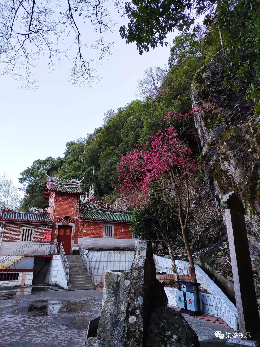 阆苑岩石笋孤峰别有天