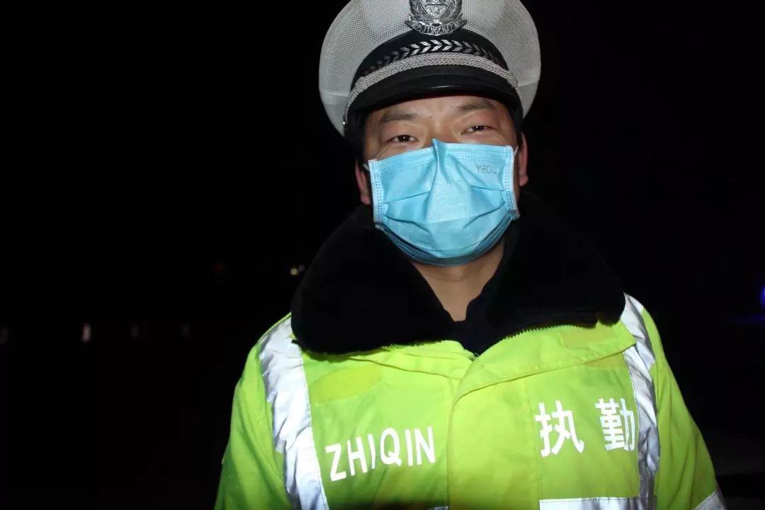 疫情中的警察只要眼中有光黑夜绝不漫长