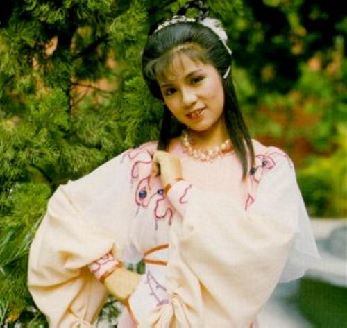 《楚留香之蝙蝠传奇》:翁美玲的公主造型剧照,有没有感觉很漂亮