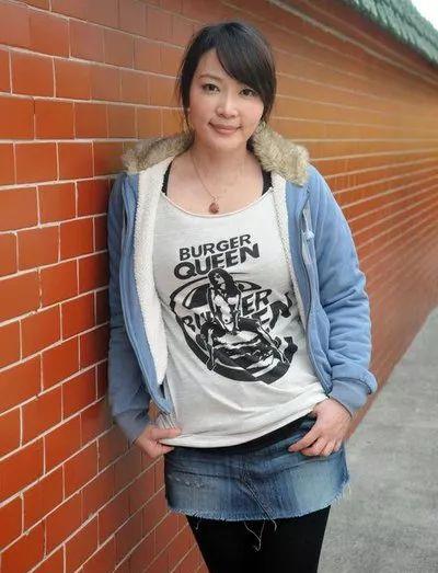台湾美女明星,因身材走样沦落街头派传单,生活困苦欲跳楼自杀