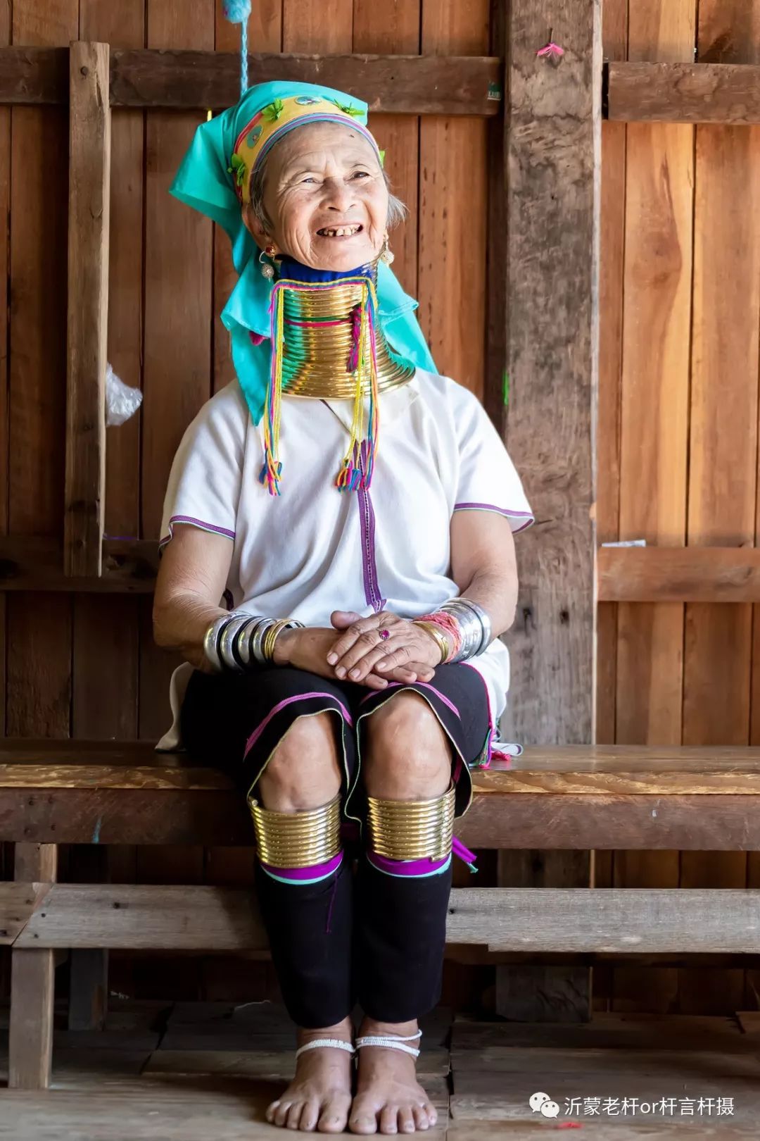 行摄缅甸茵莱湖探寻水上最后的长颈族展示有些残酷的美丽