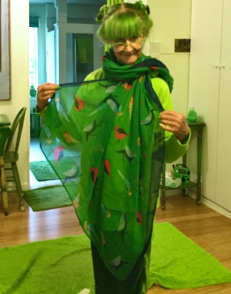 这个全身原谅色的老奶奶,过出了许多人想要的生活_绿色