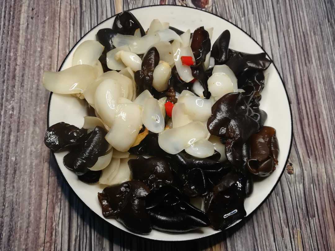 非常时期的非常菜百合炒黑木耳清爽美味但要注意这两点