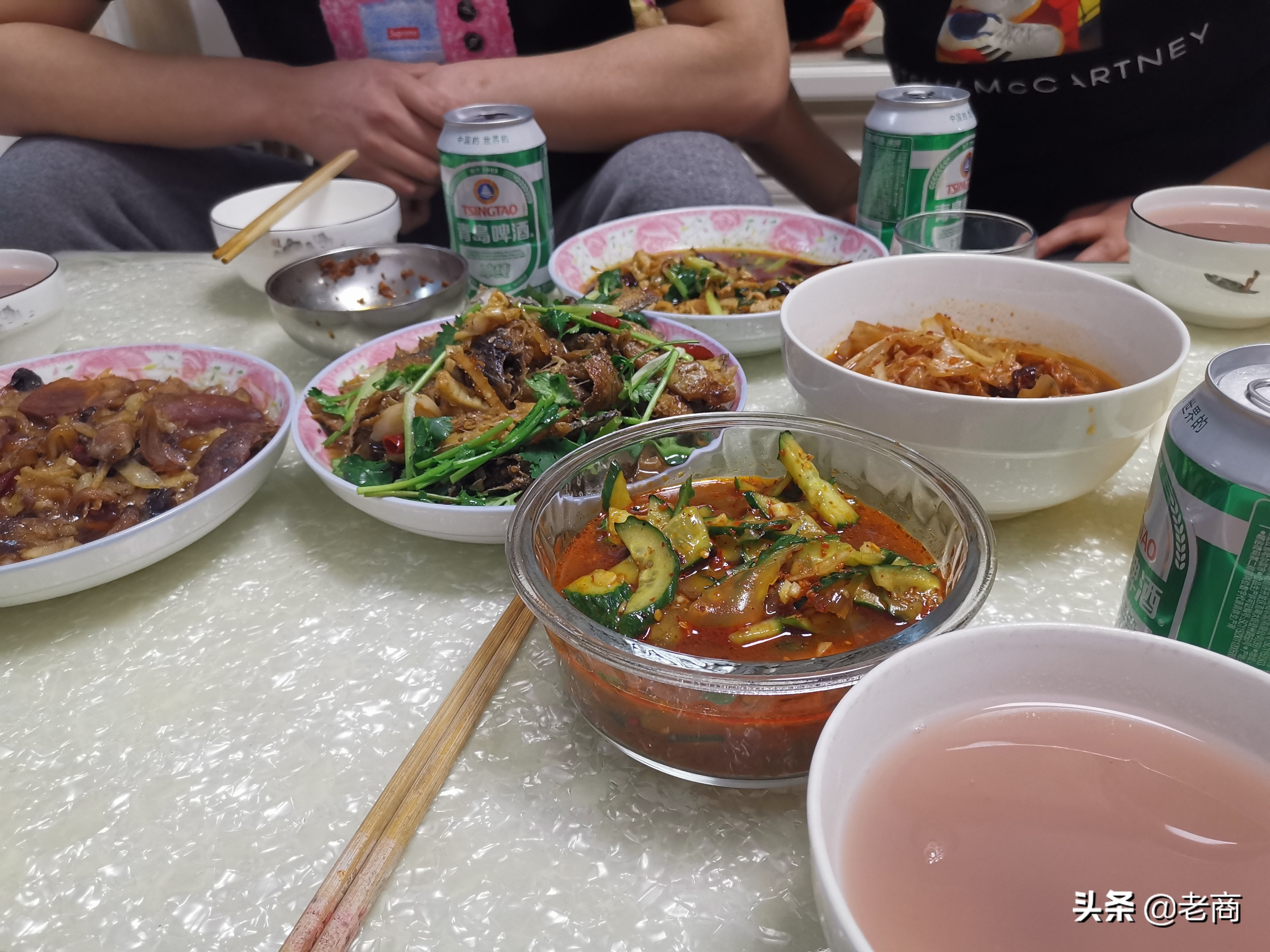 東北煤礦百姓不敢出屋,宅著沒食慾,全靠整點兒土飯菜讓人來電