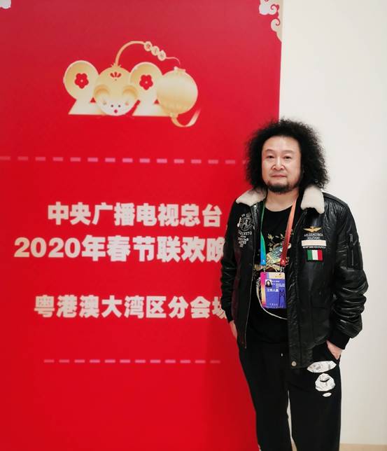孟文豪编曲作品成龙陈坤刘嘉玲夏利奥欧阳娜娜唱响央视春晚共抗疫情