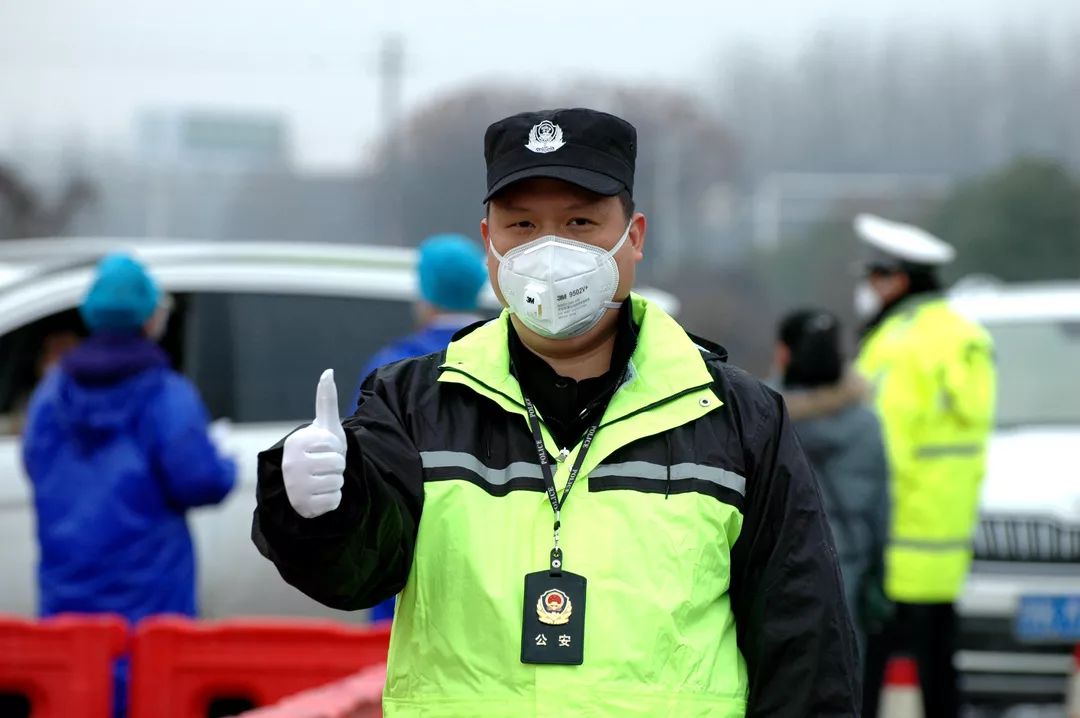 疫情过后的警察图片图片