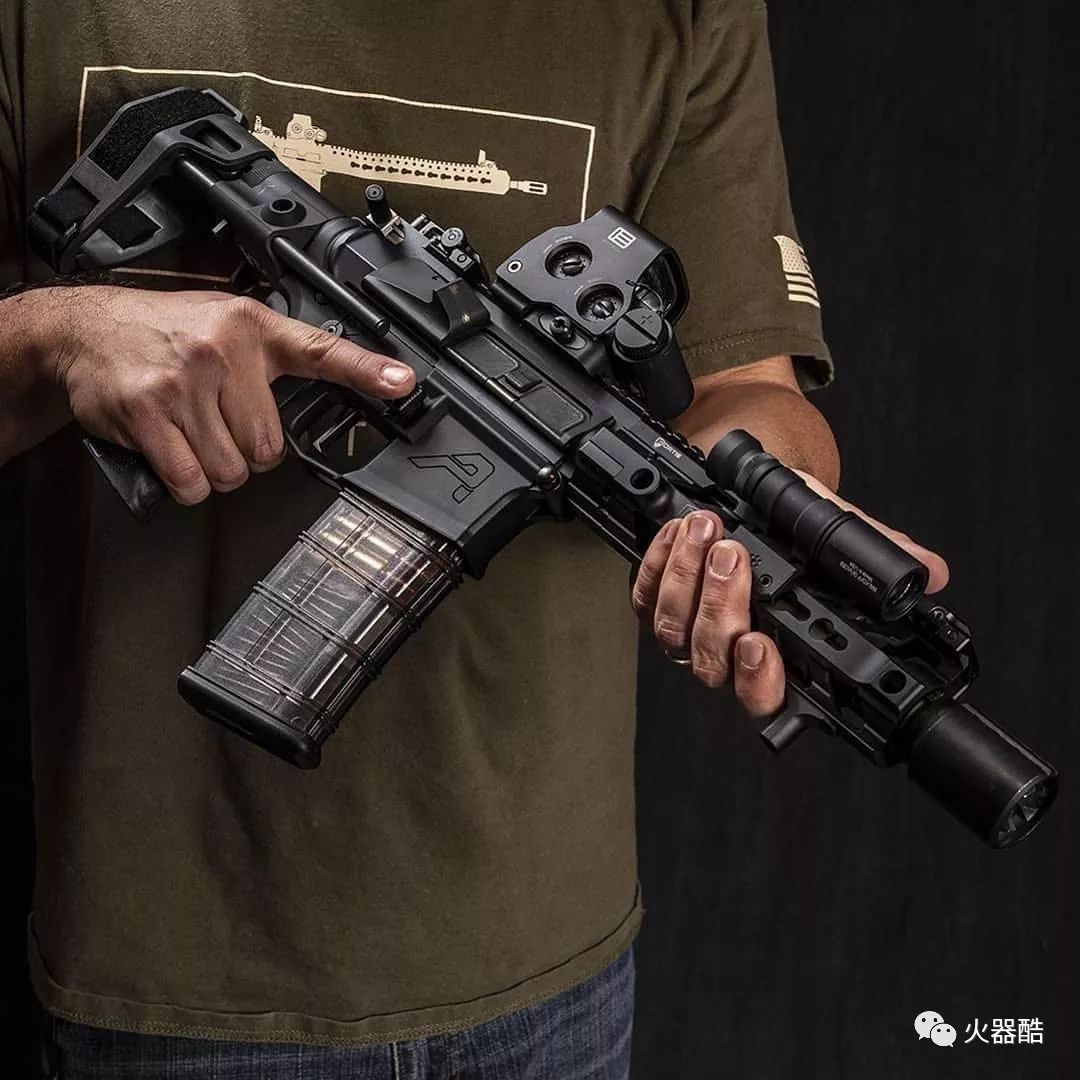 近乎于完美的拼装ar搭载了aeroprecision公司配件的枪械美图