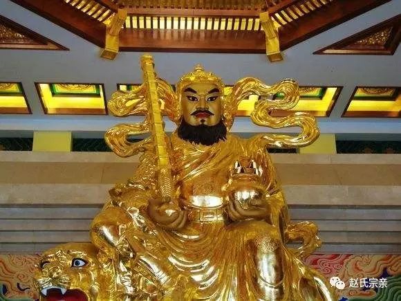 大殿四层为供奉华夏正财神赵公明的主殿,赵公明,姓赵名朗,亦称玄朗,字