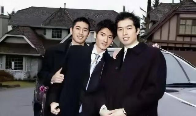 原创高以翔二哥首次晒弟弟童年照悼念发文惹泪奔兄弟俩长得太像了