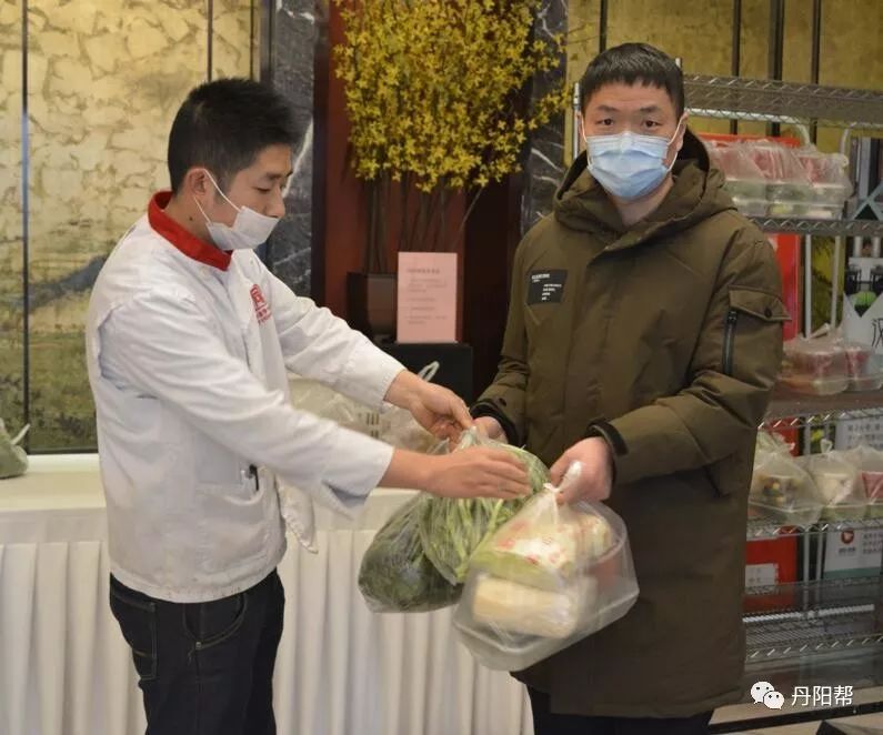 储备菜变爱心菜丹阳一酒店免费送菜