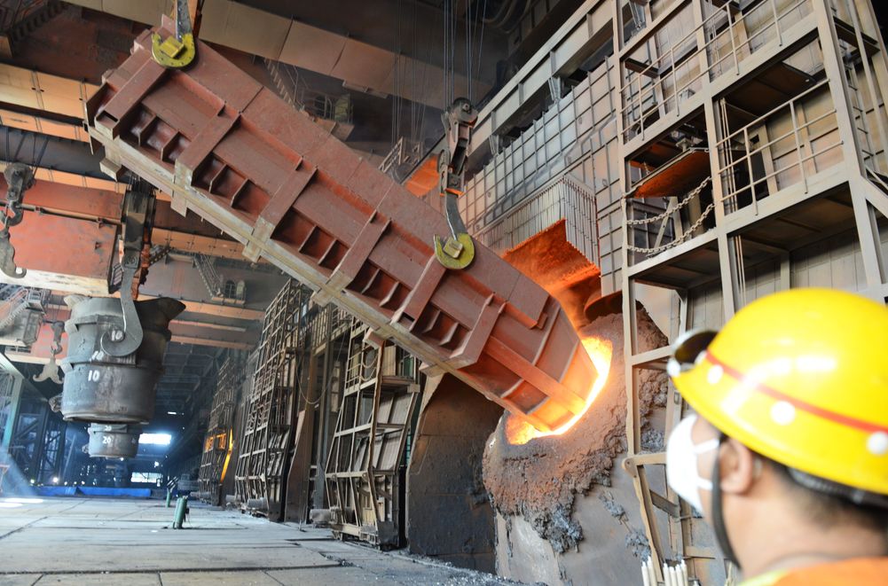 福满本钢全国工人先锋号北营炼钢厂炼钢二作业区炉火正红