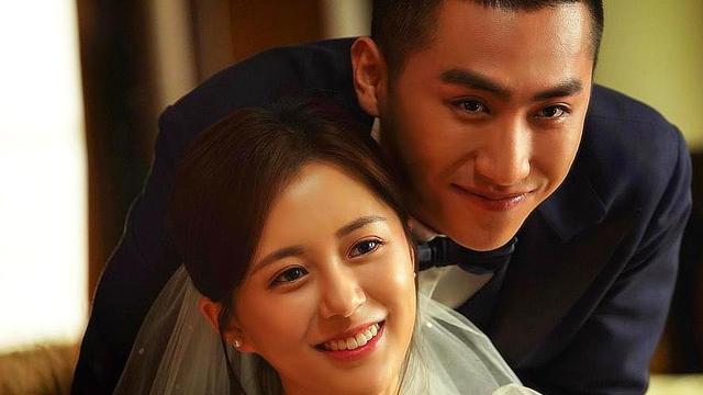 从演员阵容来看,最先出场的是郑多多,整部电影也围