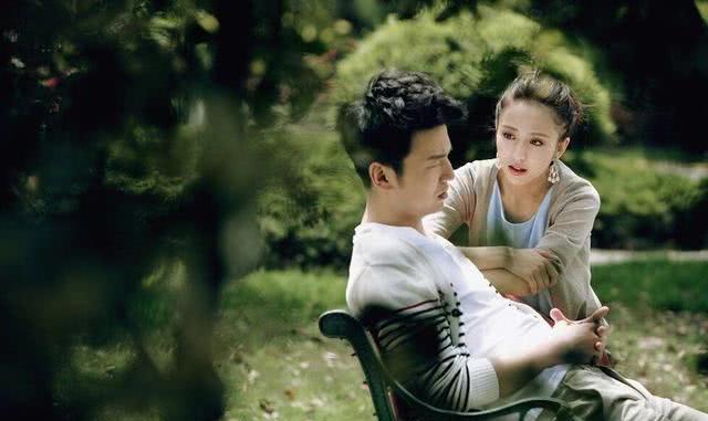 2009年,佟丽娅与陈键锋搭档主演年代商战爱情剧《烟雨斜阳》中饰演了