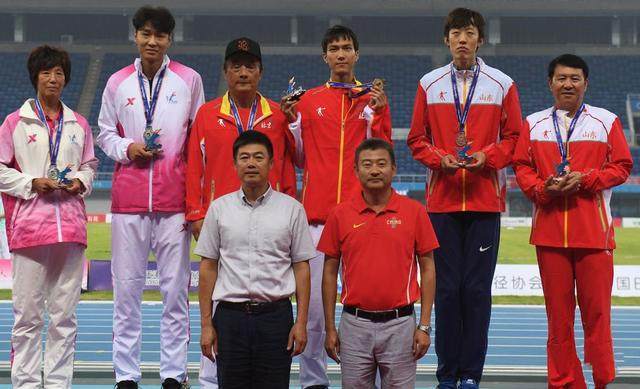 2米27开门红!张国伟斩获世界邀请赛跳高冠军 自信:这只是开始