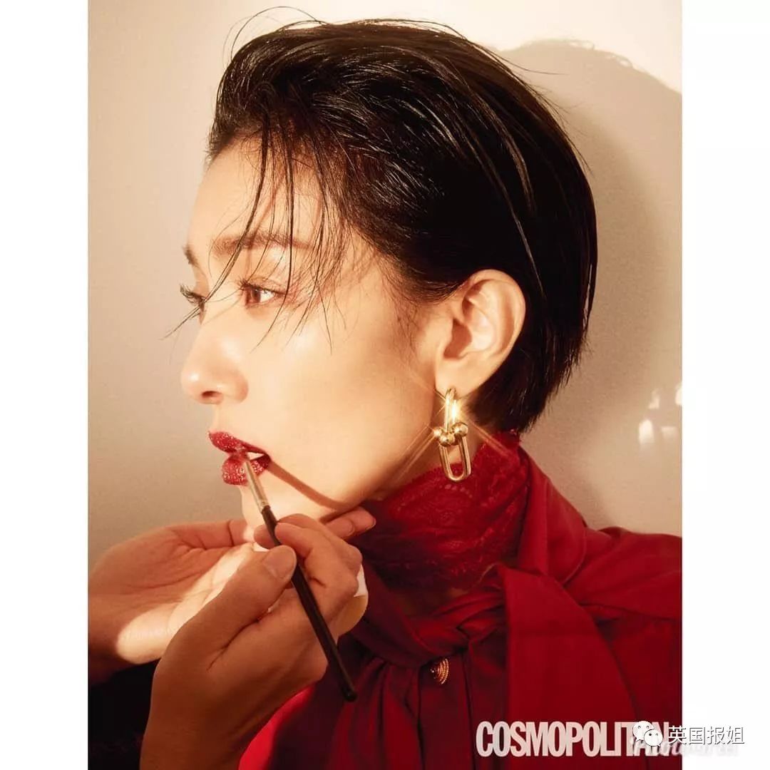 帅到全体女生被掰弯,这位姐姐居然都年近50了!_金瑞亨