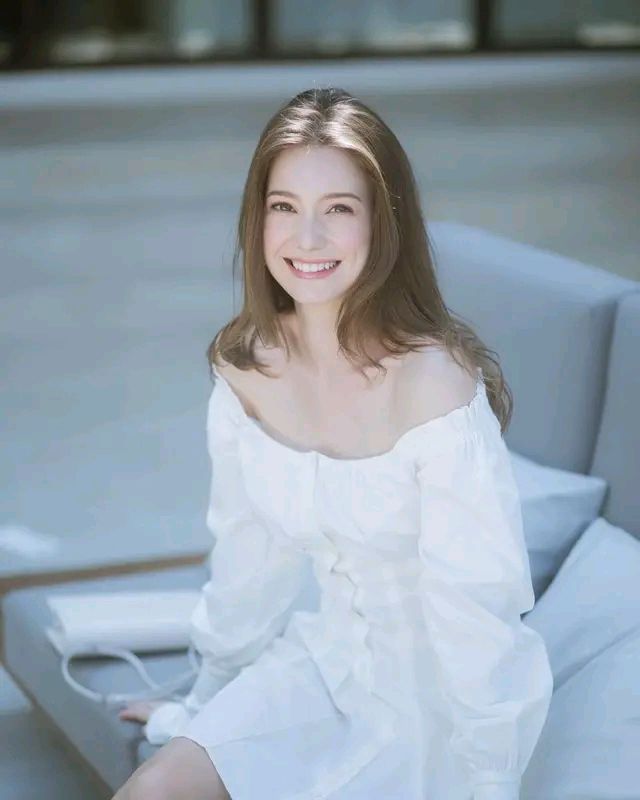 囧妈里的娜塔莎很亮眼但是和她比还是逊色不少