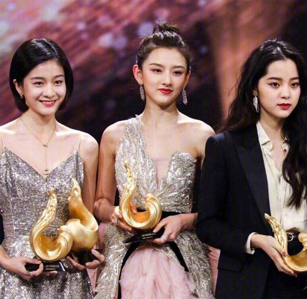 原创95后小花同框欧阳娜娜宋祖儿一个美一个飒张雪迎的造型太显老