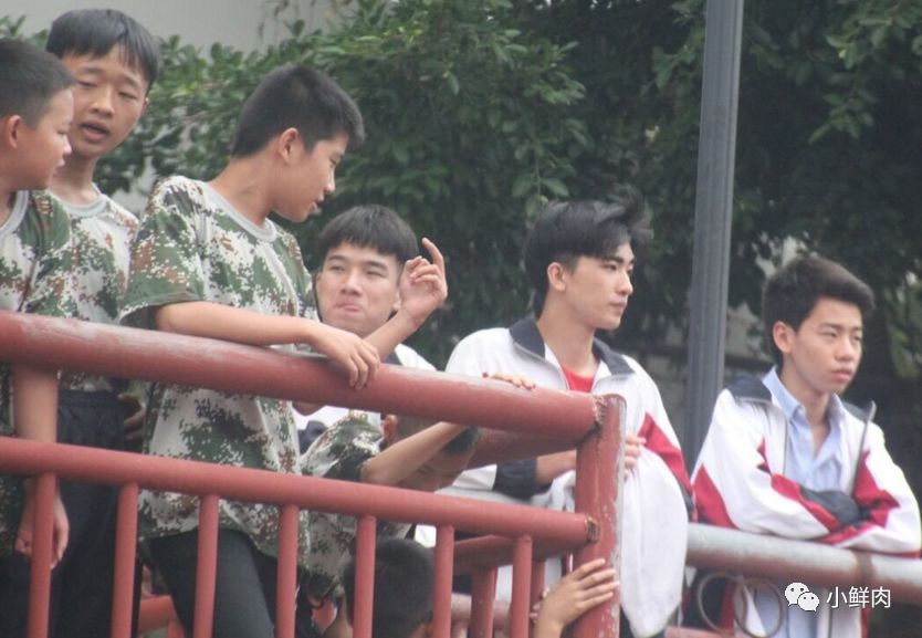 偷拍你见过的素人帅哥这颜值可以出道了