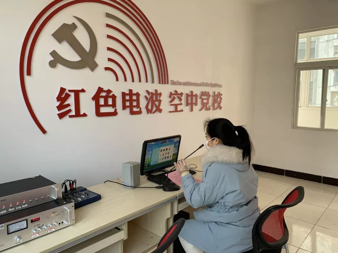 龙泉街道土门巷社区利用新型综合社区建设,建成了全市首家红色广播站