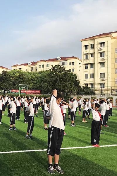 梅陇中学,梅陇小学,曹行中学等均在校内分别开展了非遗健康传习活动