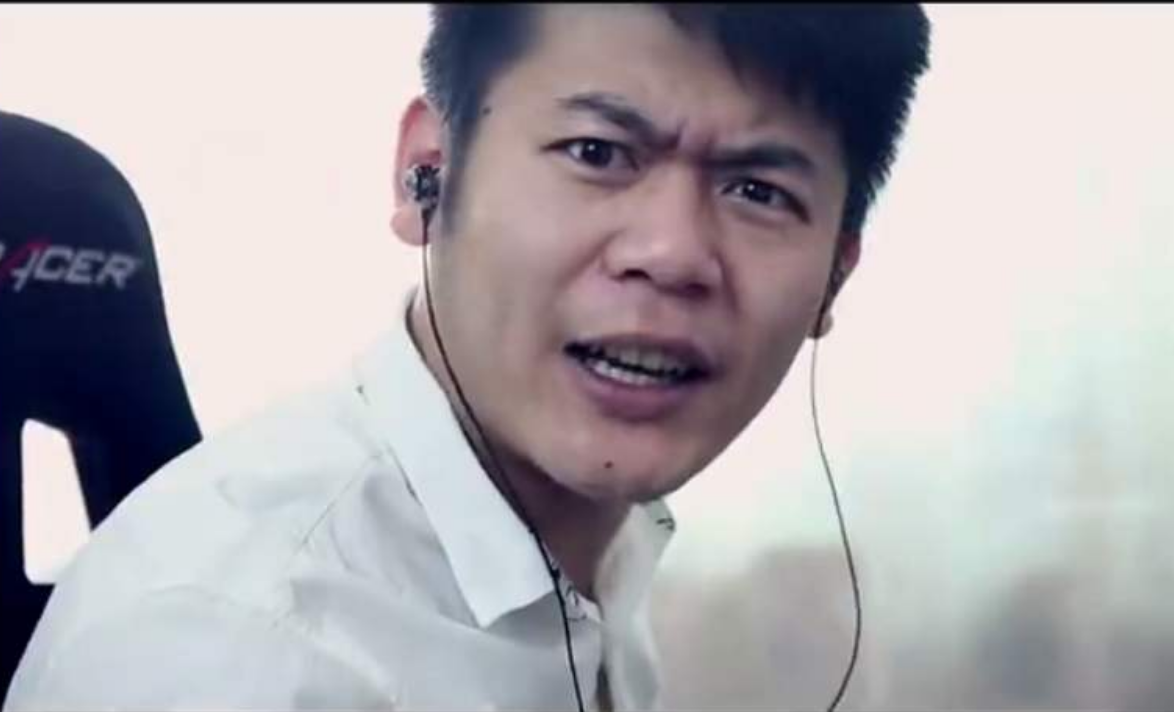 一整年只给粉丝抽50元的大主播,却捐款了二十万!lol小智引泪目