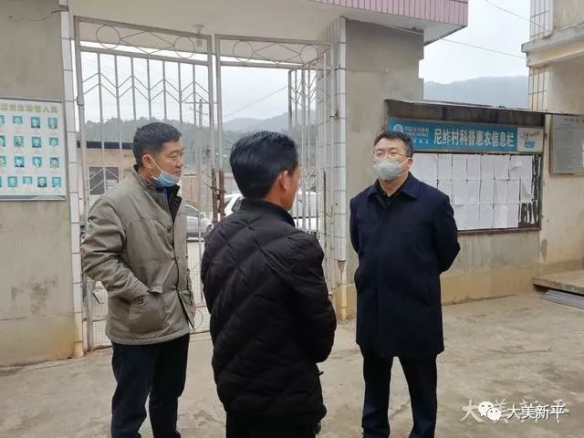 当天,王建宏还到丕且莫,尼鲊,丁苴三村检查指导疫情防控宣传工作.