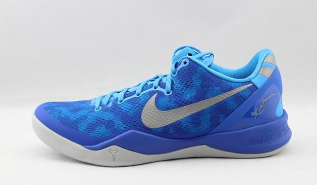 15,nike kobe viii这一次nike又做出了大胆的尝试,他们取消了该系列中