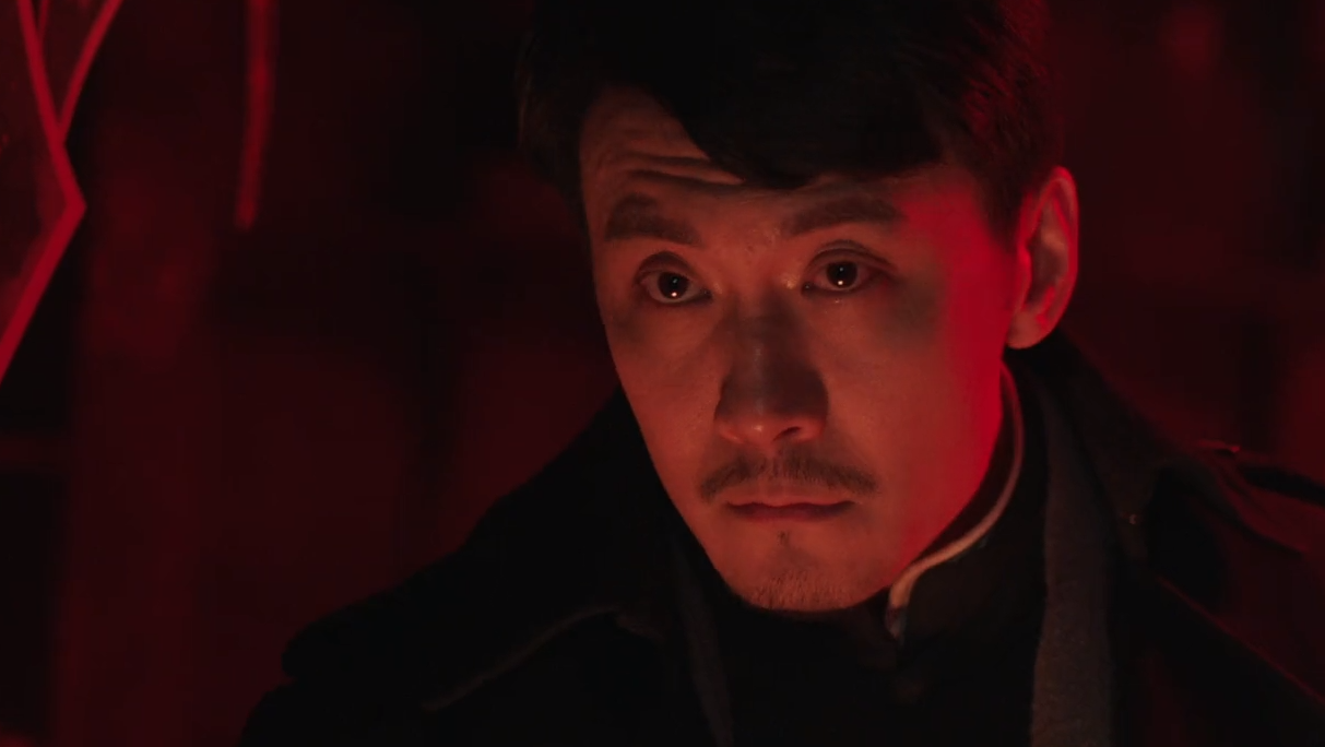 在前剧集中,孙红雷饰演的金海,张鲁一饰演的铁林都被排除在外!