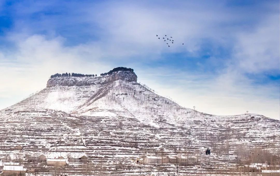作用后最终塑造出我们看到的方山由于在世界的方山中顶部大多为砂岩