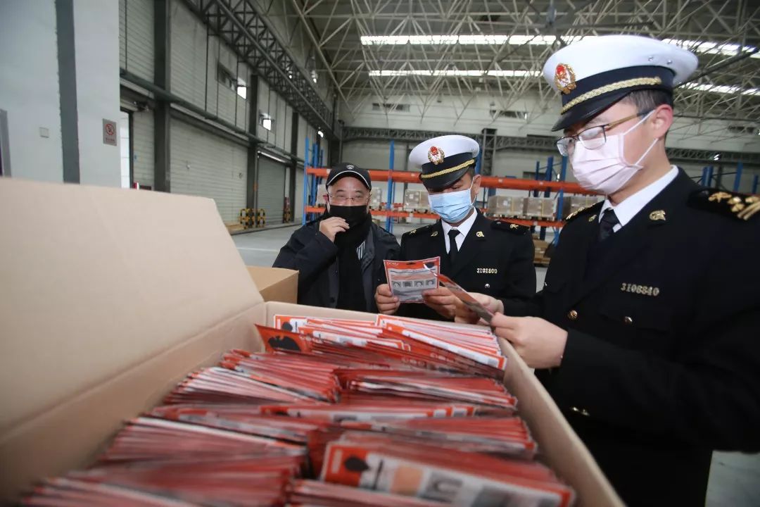 宁波海关过年过关爱是最好的桥梁
