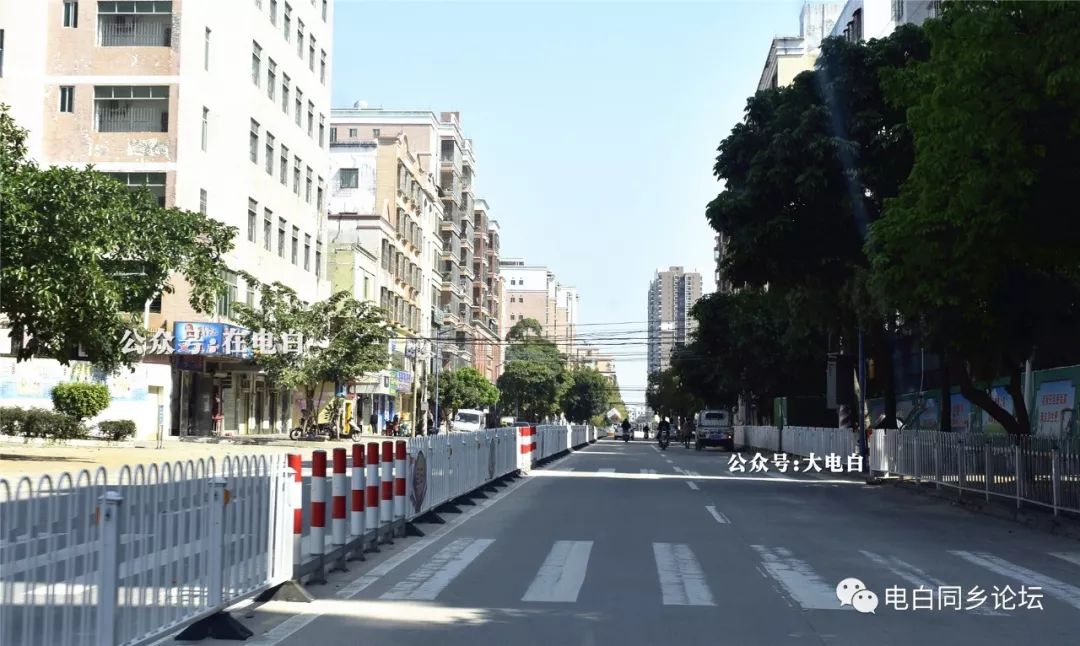 工作人员正在开展防控疫情紧张工作电海路段空无一人一车三角圩街道