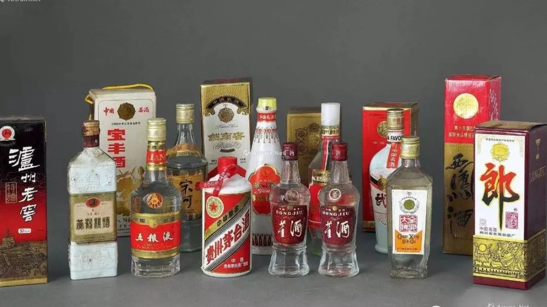 经验丰富,见多识广的白酒评酒师通过对中国十七大名酒的新老酒品尝