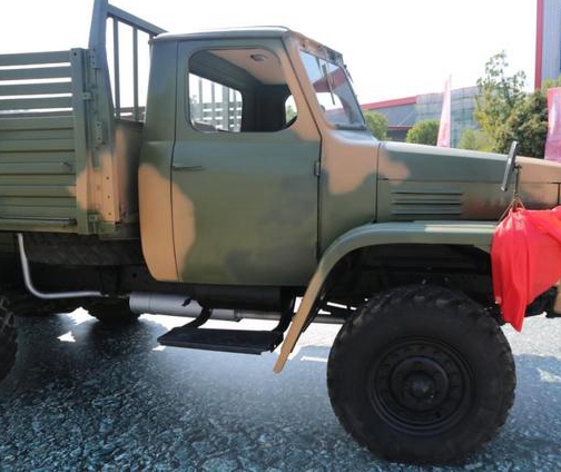 其现役车型命名为eq2081e,配备经过改进的eq6100-1b汽油发动机.