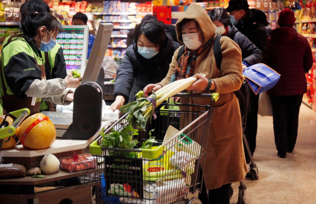 超市发增加人手保障蔬菜供应平抑价格