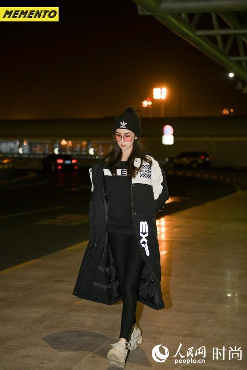 国风美少女哈妮克孜现身机场运动装竟然也这么仙