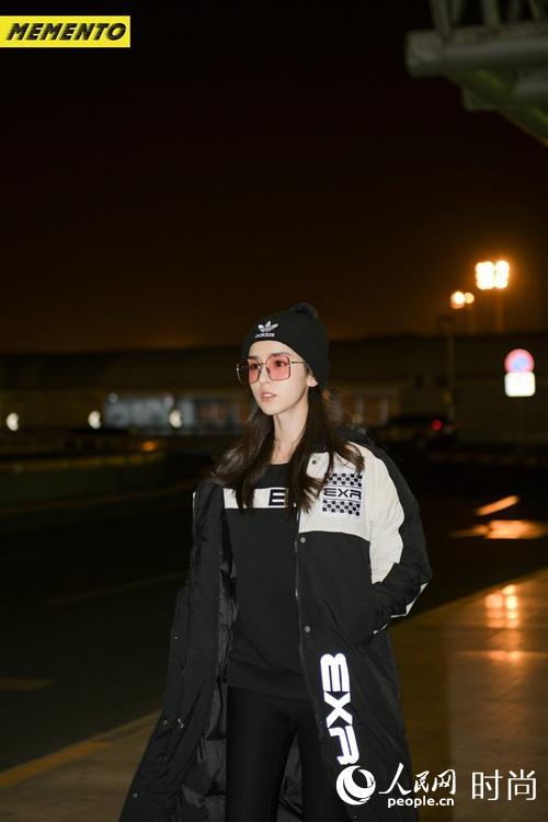 国风美少女哈妮克孜现身机场运动装竟然也这么仙