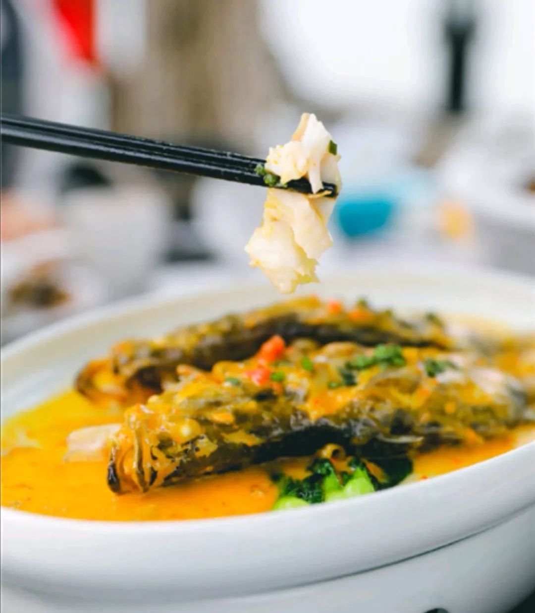 冷落秋风把酒杯,半酣直欲挽春回.今年菰菜尝新晚,正与鲈鱼一并来.