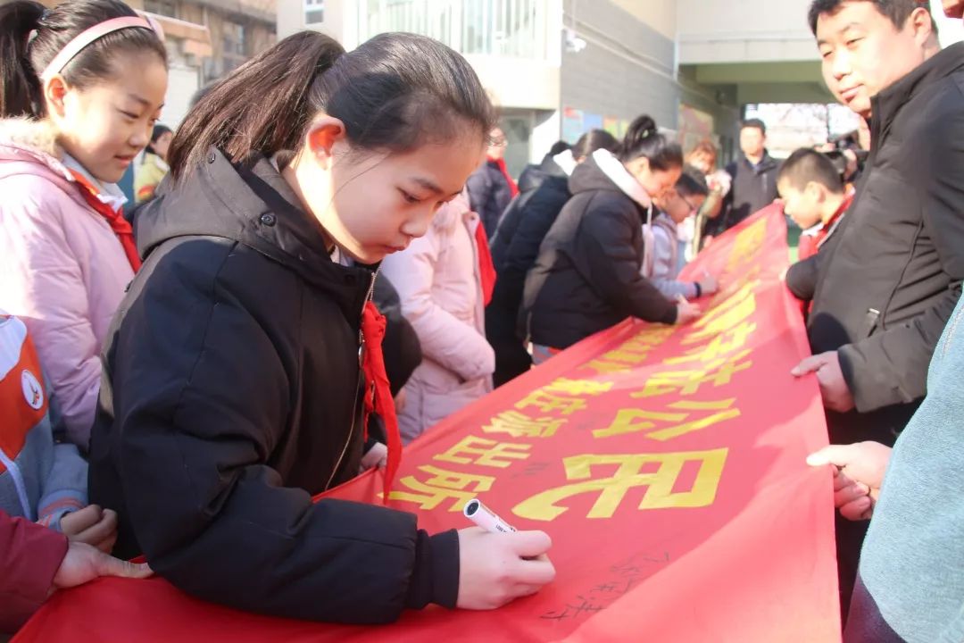 队活动济南市机场小学小手拉大手共筑碧水蓝天