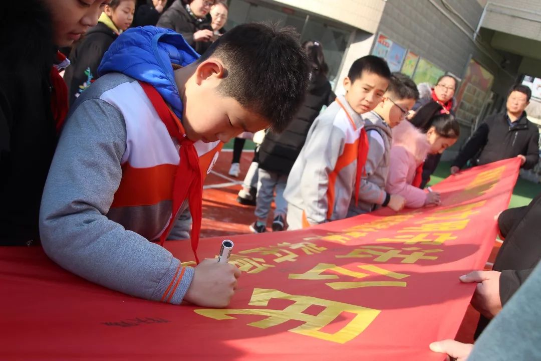 队活动济南市机场小学小手拉大手共筑碧水蓝天