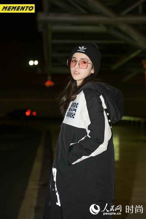 国风美少女哈妮克孜现身机场运动装竟然也这么仙