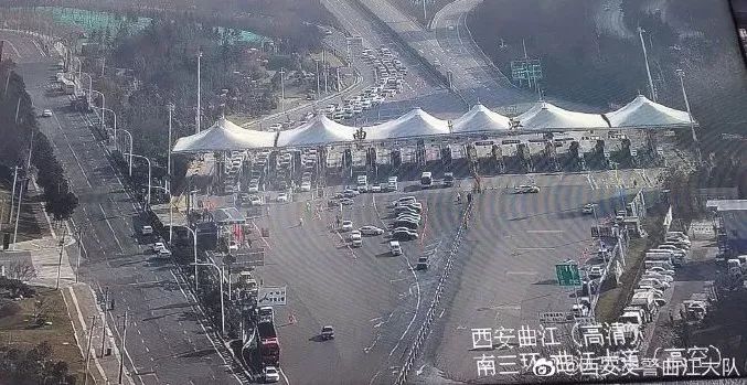 10.西蓝高速白鹿塬拥堵600米,出站约需30分钟.