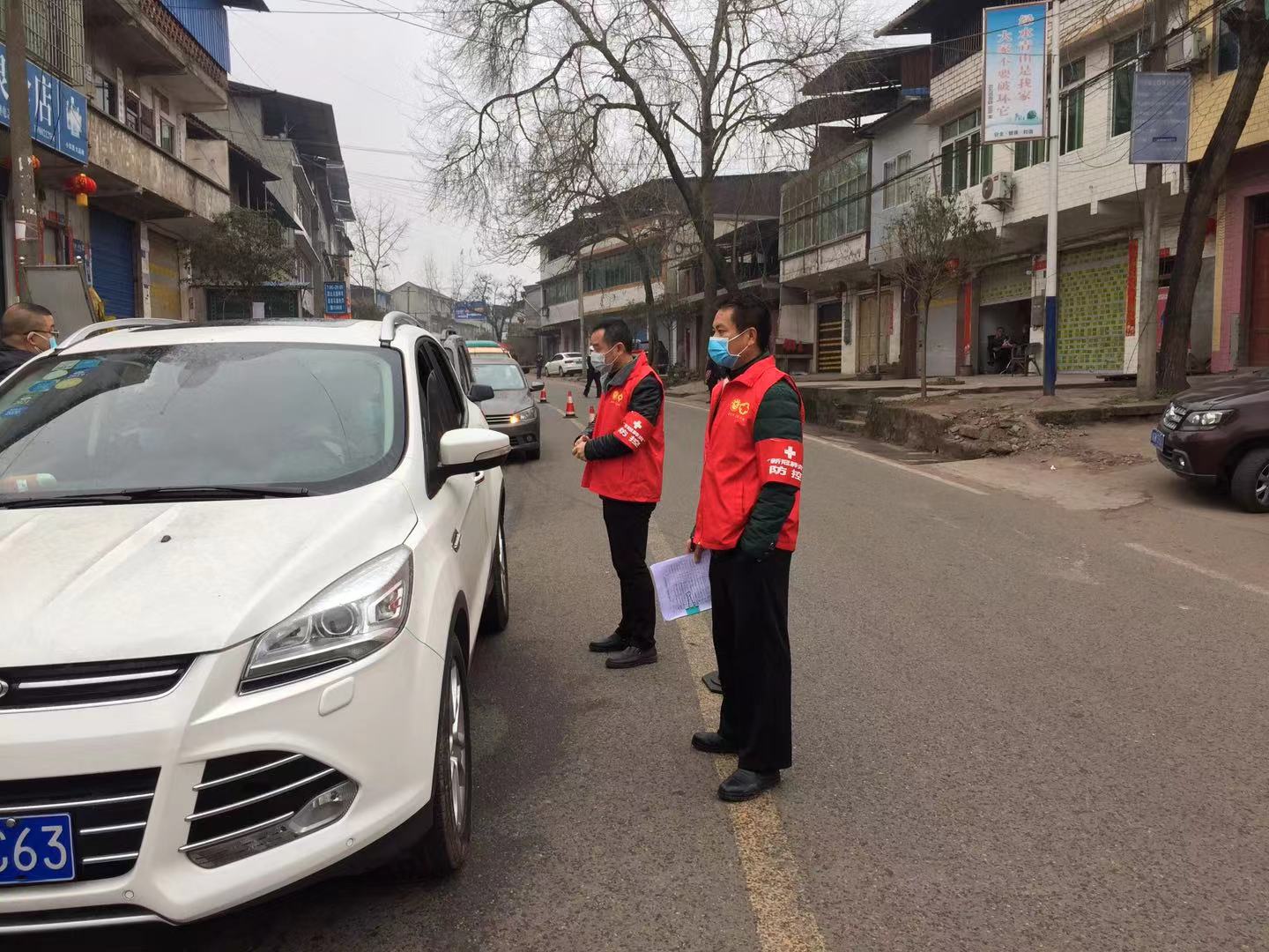 隆昌市双凤镇中心学校8名志愿者一线抗疫