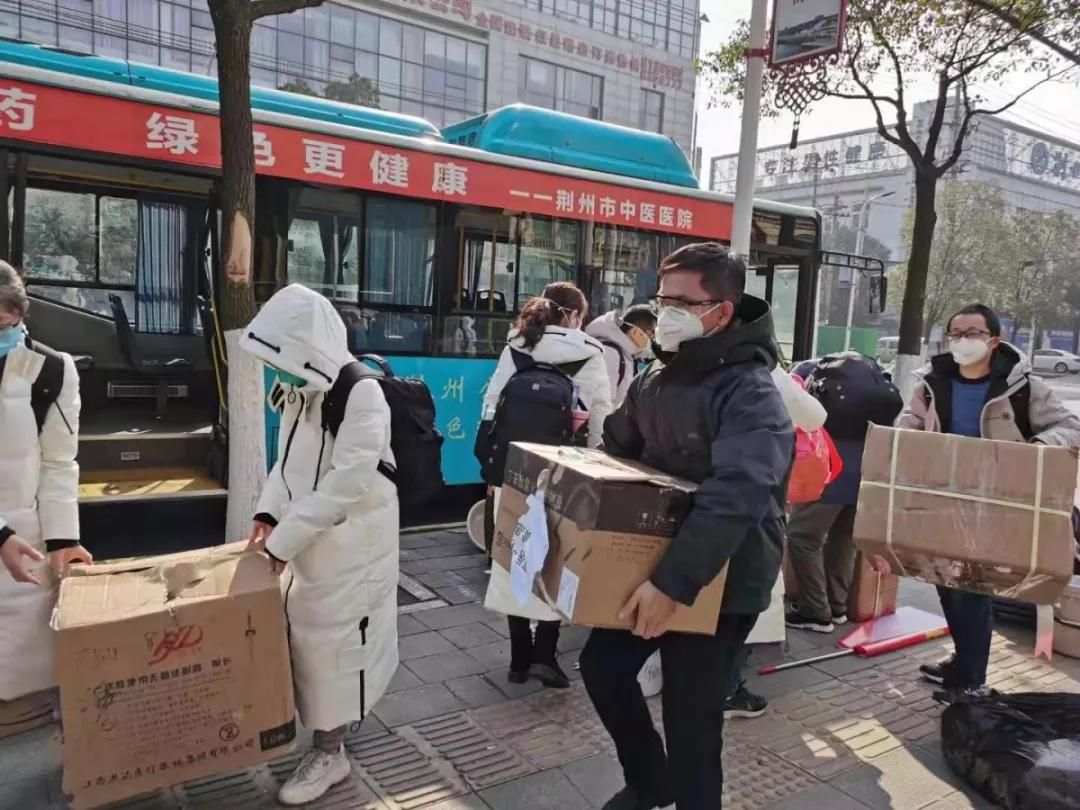 出征!加油!支援湖北荆州的海南医疗队今天已奔赴一线