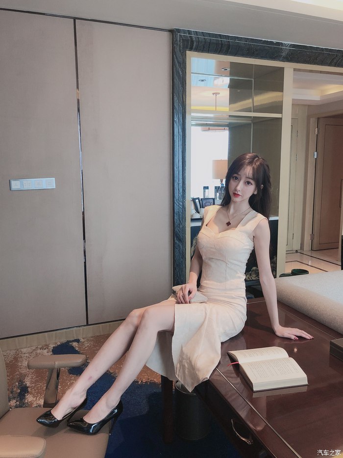 开着心爱大g带美女游西湖