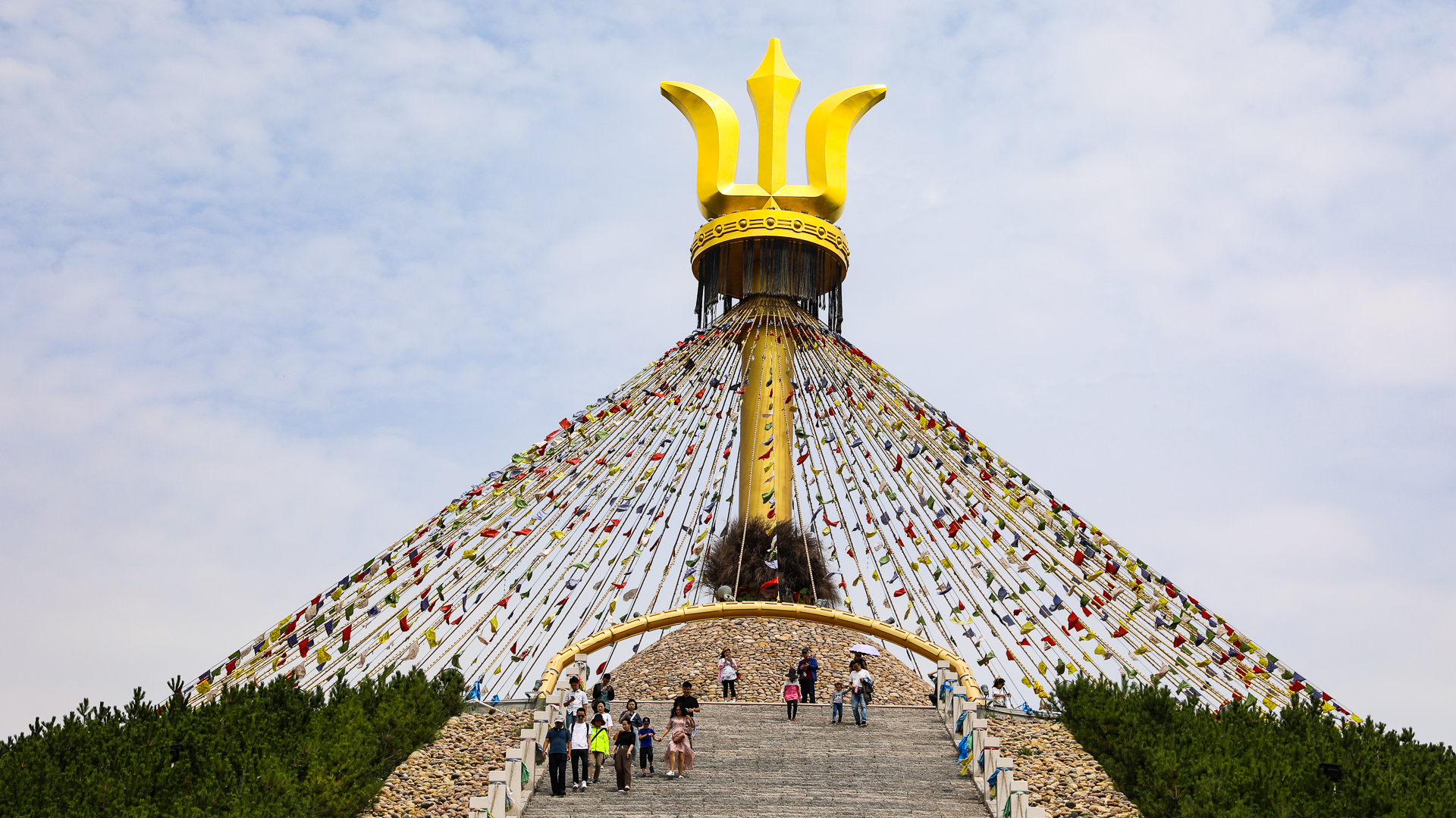 鄂尔多斯的伊克昭敖包被誉为中国第一敖包免费开放