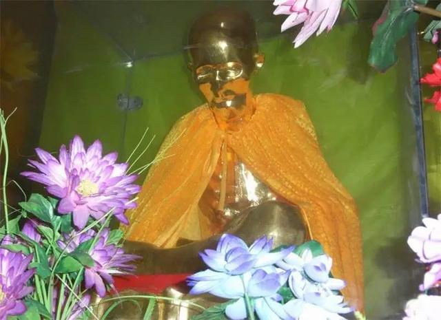 九,海庆法师释隐莲(1903-1997),内蒙古丰镇县人,俗名陈玉.