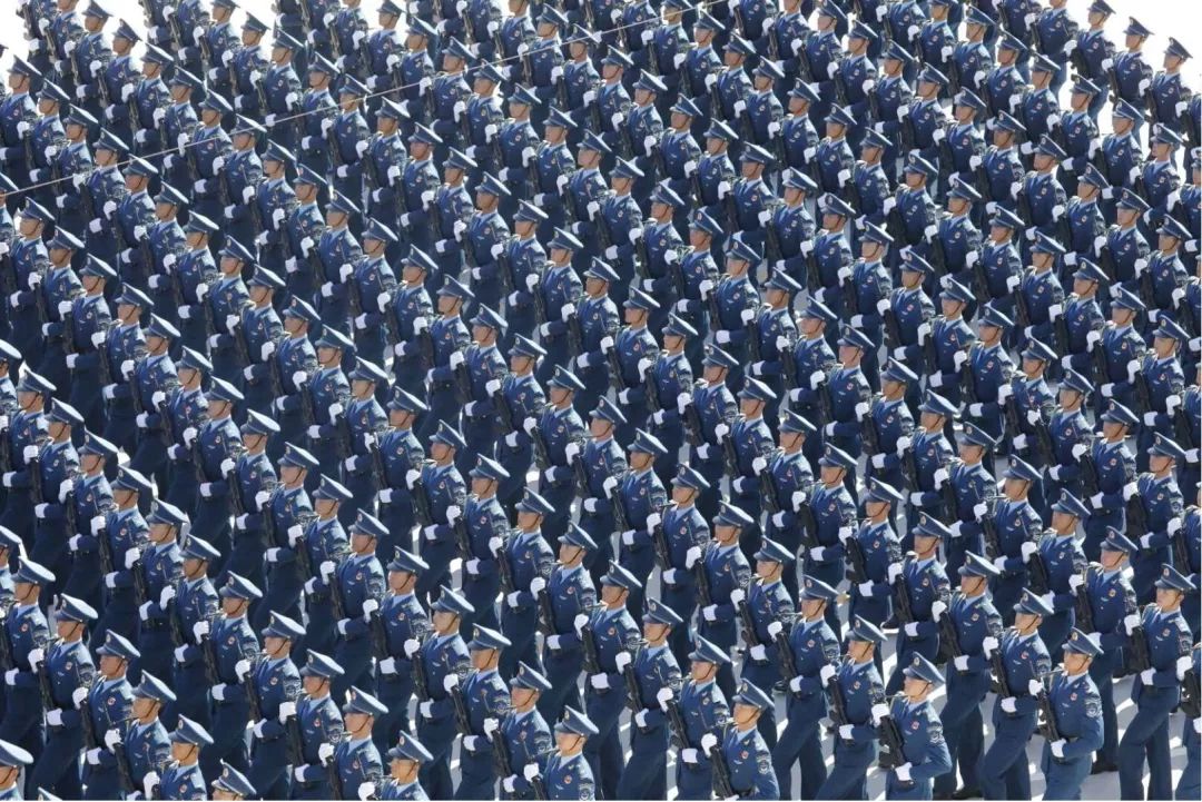 精彩回顾光荣国庆大阅兵空军方阵闪现东星学子身影