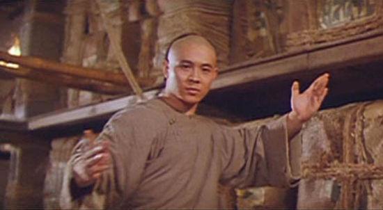 黄飞鸿精通拳法,如:工字伏虎拳,虎鹤双形拳等,另外黄飞鸿的棍法也不错