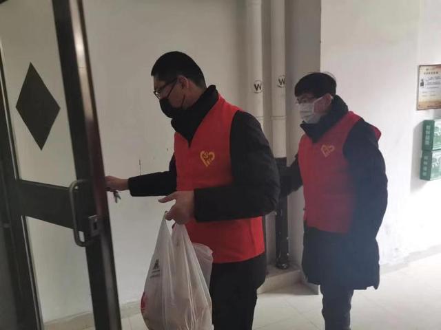 居家隔离,邻里守望相助 宁波海曙望春有个"代跑团"